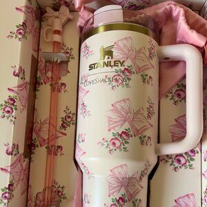 Stanley LoveShackFancy 40oz Rosa Beaux Quencher Tumbler